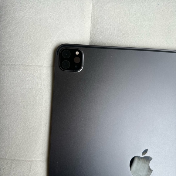 iPad Pro 4th gen M2 12.9” WiFi only 128 gb.